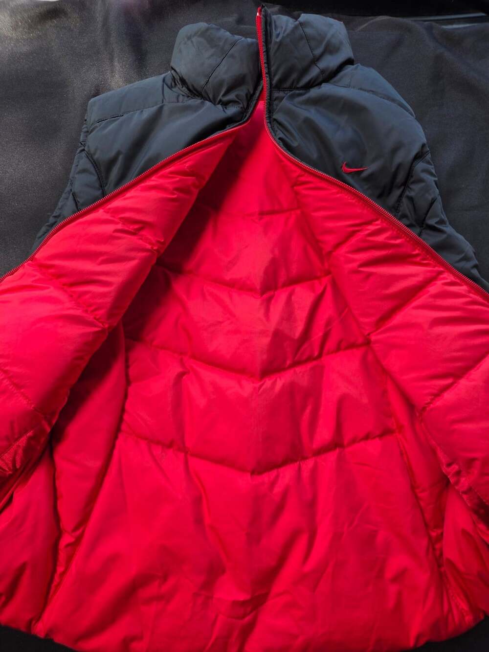 Nike Reversible Puffer Vest Black Red no sleeves